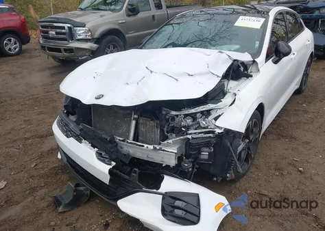 2021 Kia K5 Gt-Line z USA, uszkodzony, nr VIN 5XXG64J20MG059347